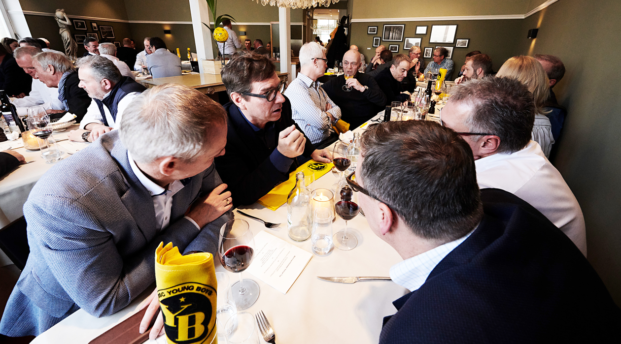Bild Yellow Top Weihnachtsessen Büner